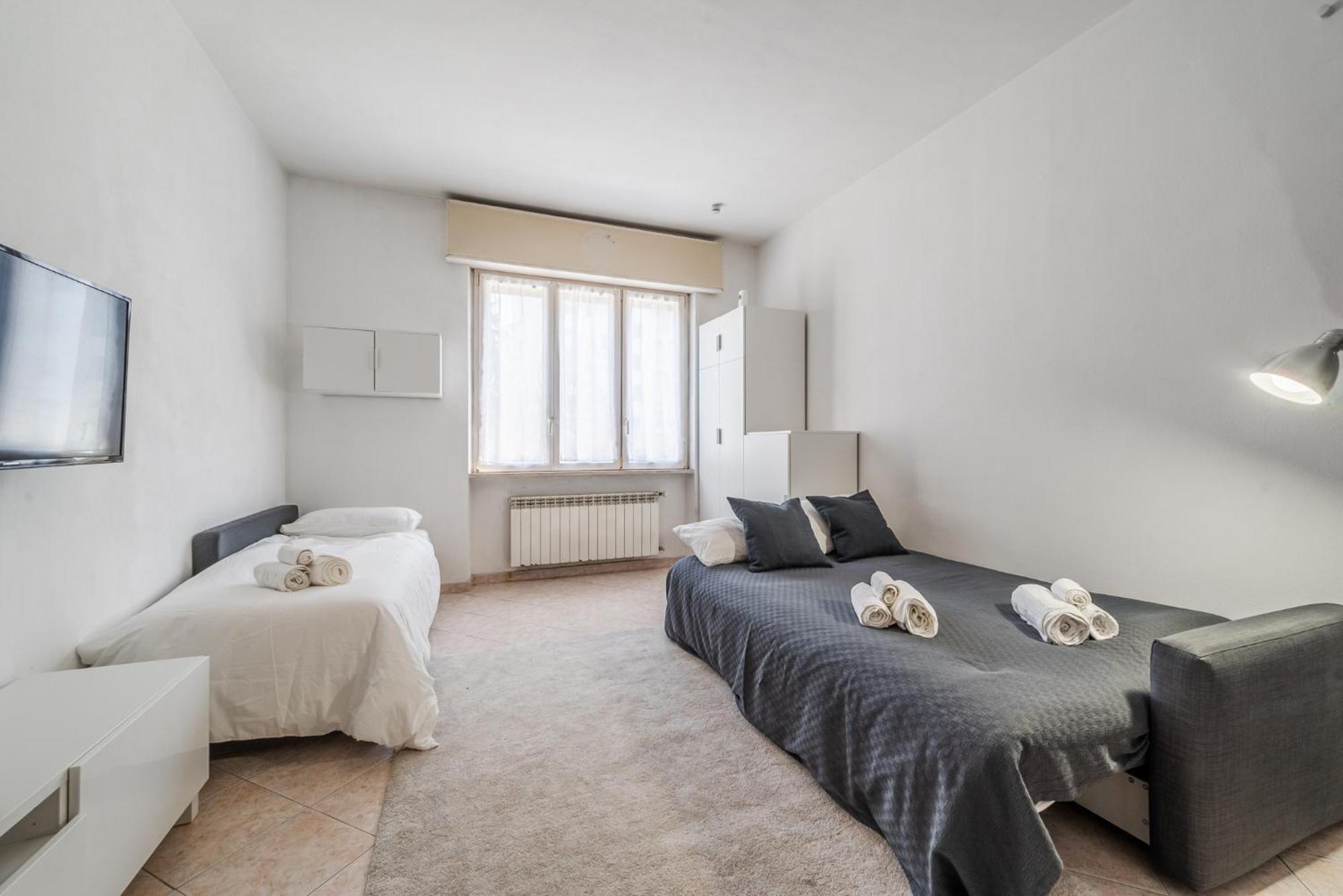 Roma 23, Smartstay Rozzano Luaran gambar